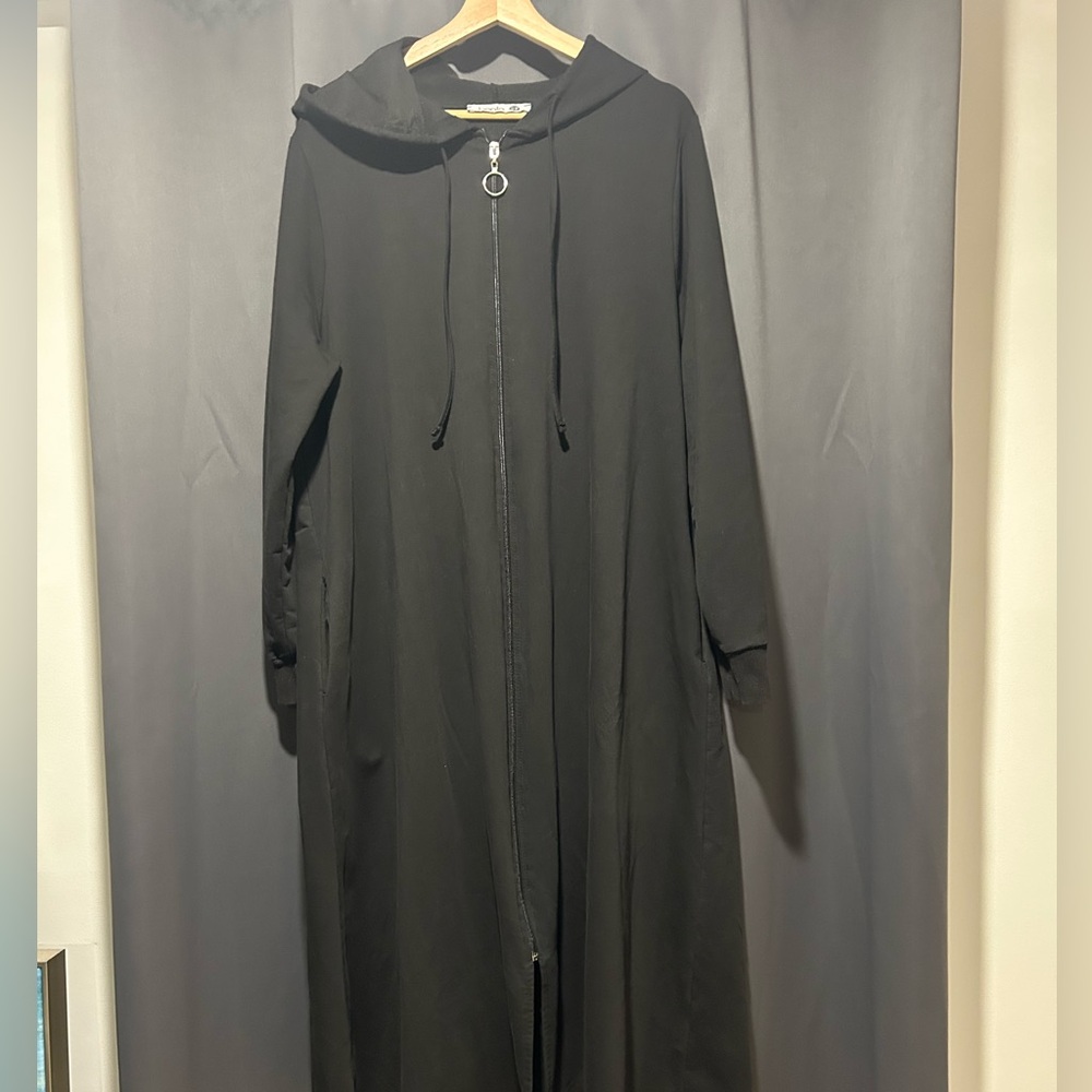 EUC Black Zip-Up Long Hooded Robe With Pockets